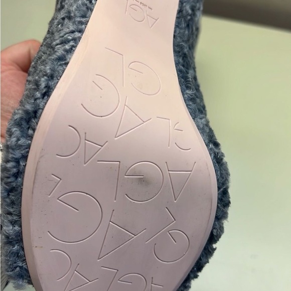 AGL MADE IN ITALY Gray Fuzzy Mules with Peep-Toe Design - Picture 6 of 8